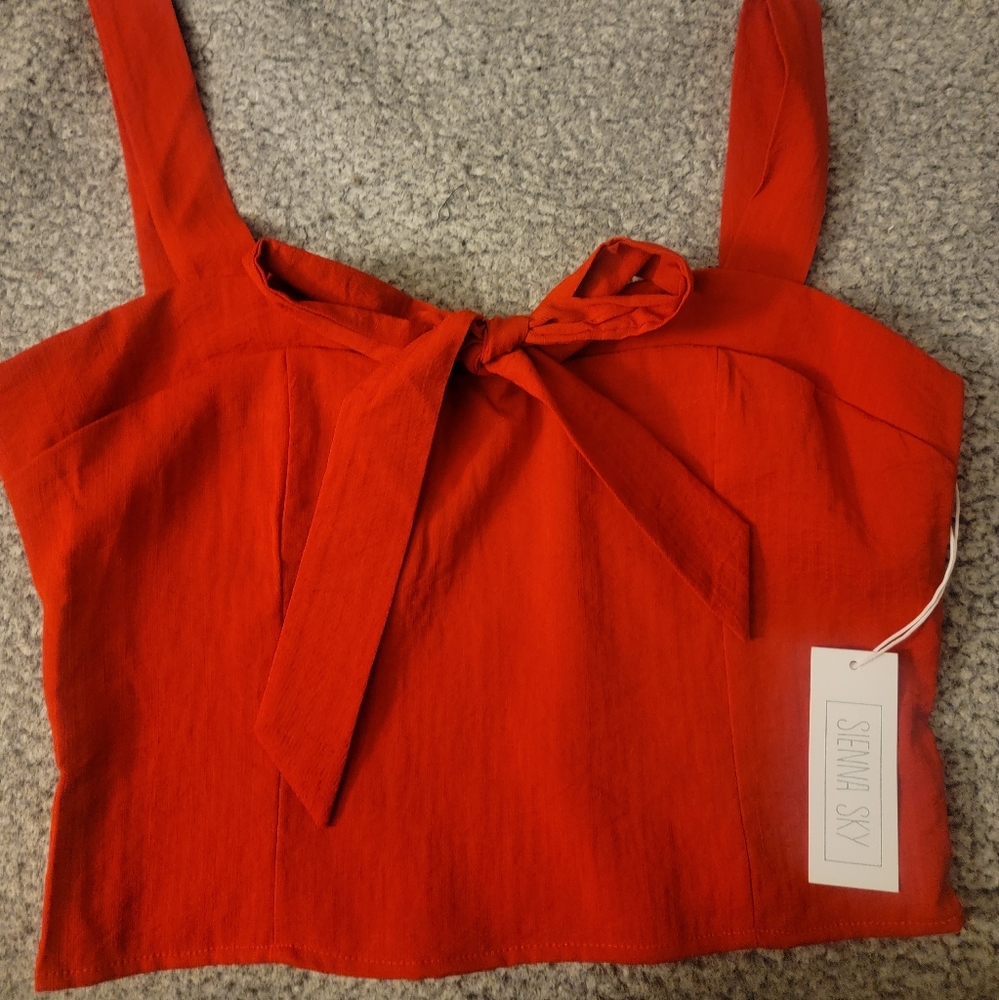 Red crop top, brand new, size XL, beautiful 😍, stretch back, pretty bow design!